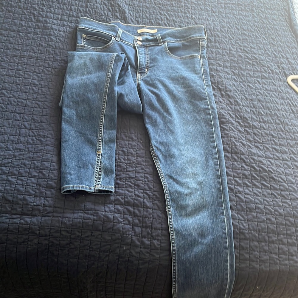 Levi’s 311 Shaping Skinny